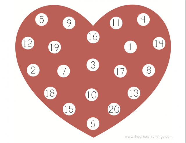 Jogo de tabuleiro com coração para parear letras e números!